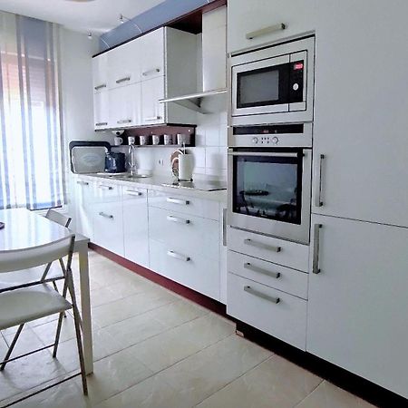 Апартаменты Rias Baixas En Ribeira Piso Centrico Con Parking Y Wifi Экстерьер фото